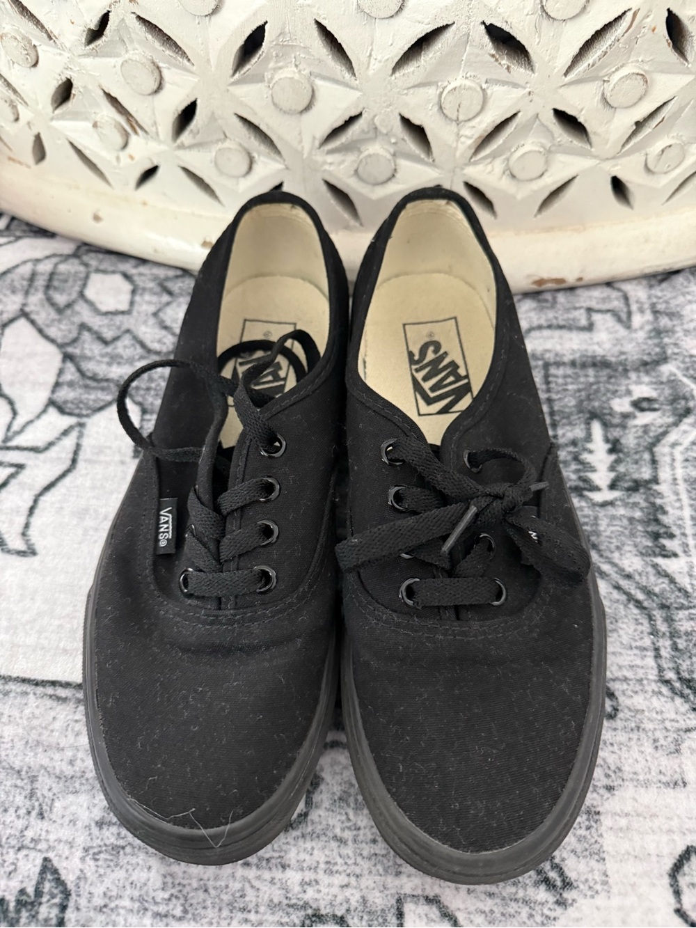 Vans Men Black Low-Top Canvas Sneakers